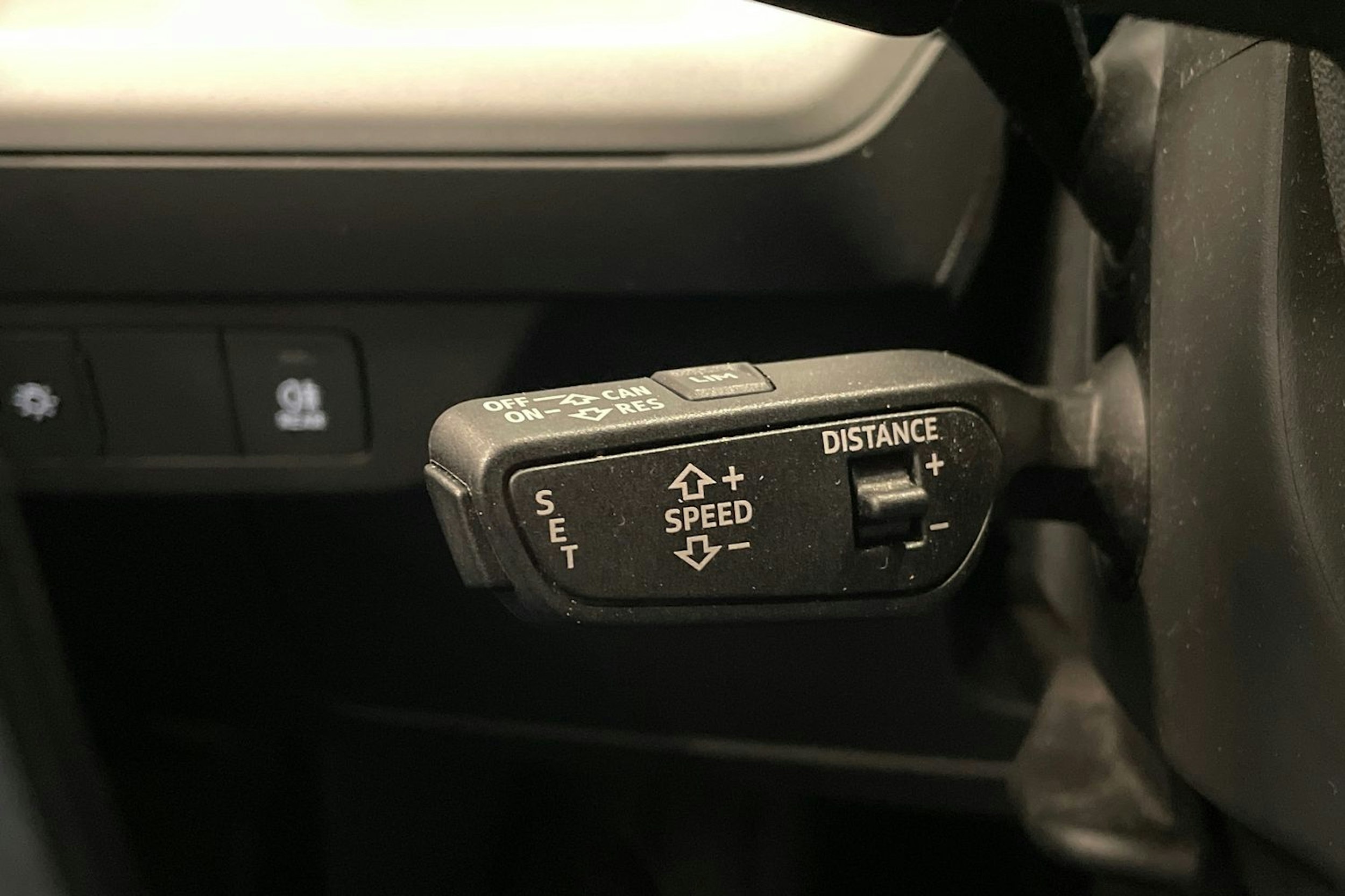harmaa Audi Q4 e-tron 2021 kuva 16.