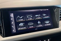 harmaa Audi Q4 e-tron 2021 kuva 18.