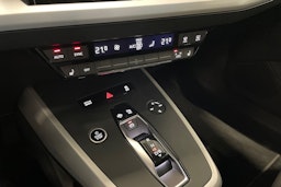 harmaa Audi Q4 e-tron 2021 kuva 19.