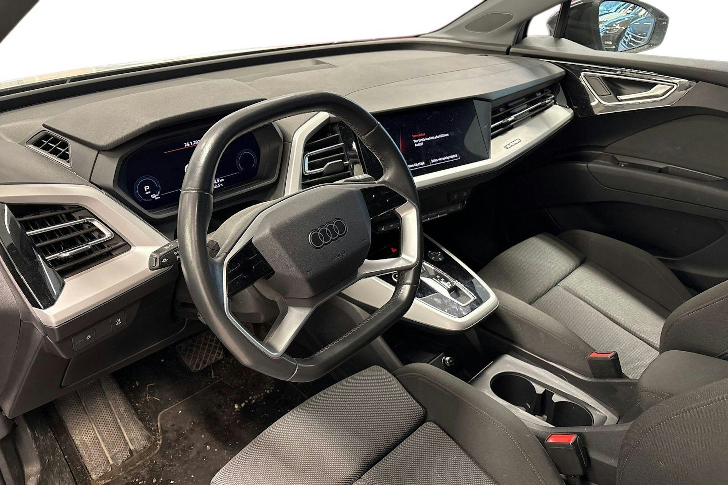 valkoinen Audi Q4 e-tron 2021 kuva 3.