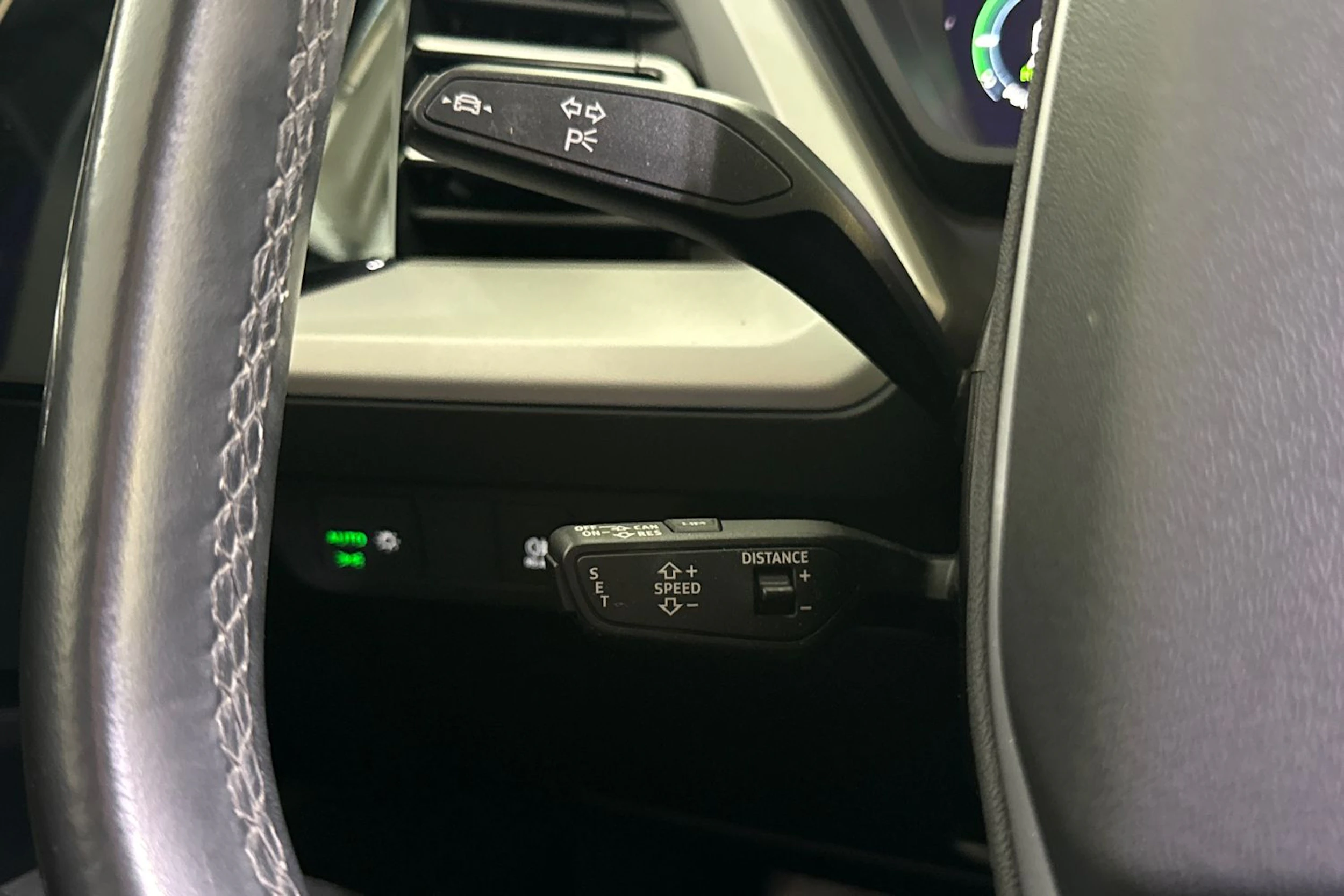 met. harmaa Audi Q4 e-tron 2022 kuva 14.