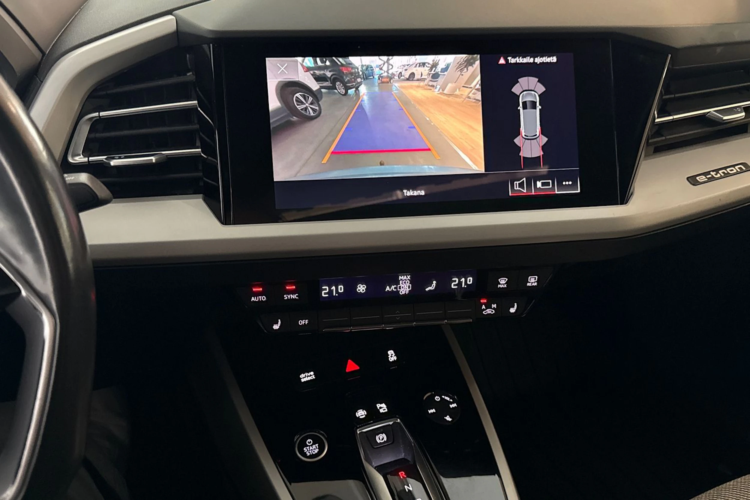 met. harmaa Audi Q4 e-tron 2022 kuva 15.