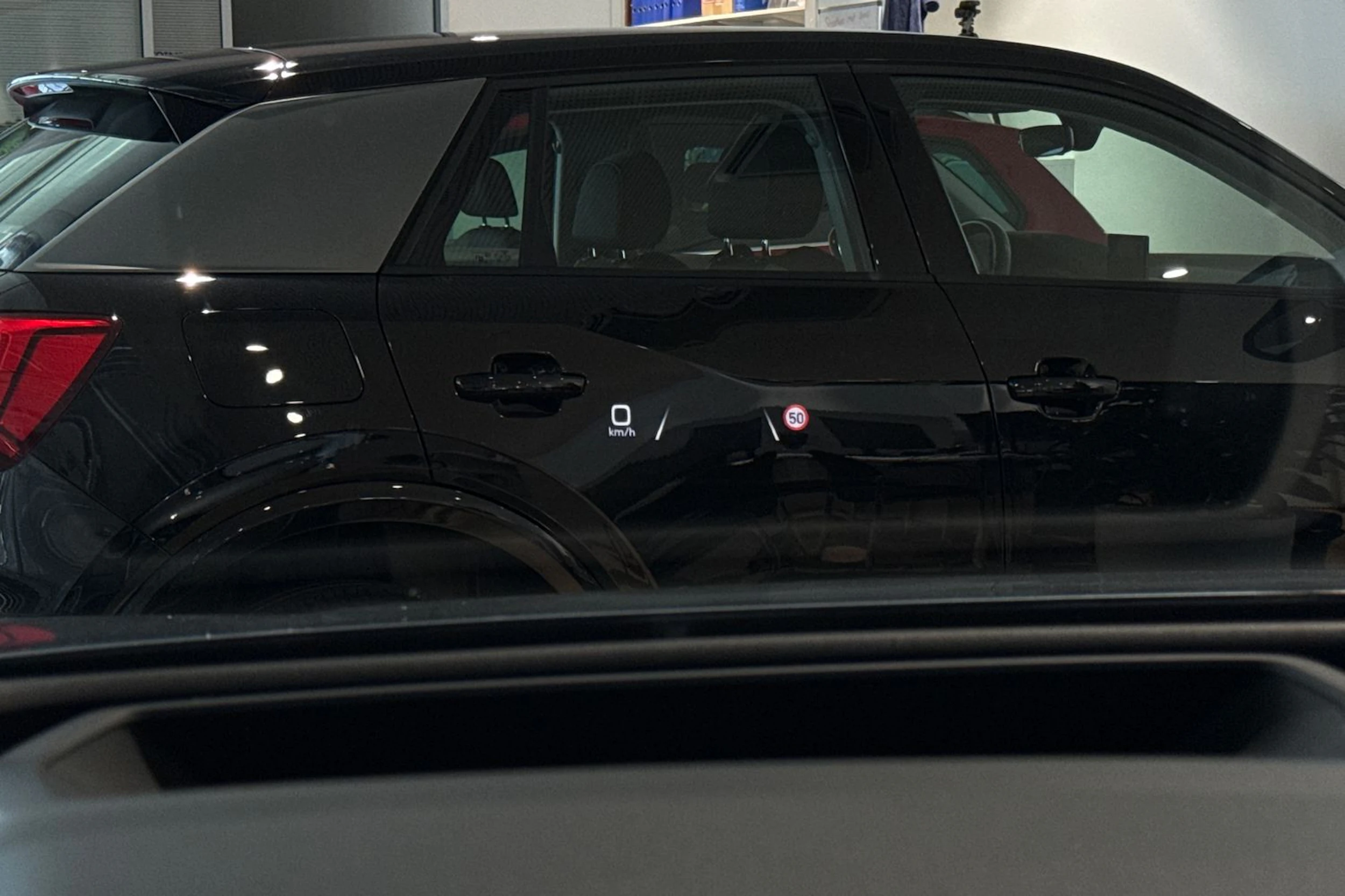 met. harmaa Audi Q4 e-tron 2022 kuva 17.