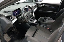 harmaa Audi Q4 e-tron 2022 kuva 3.