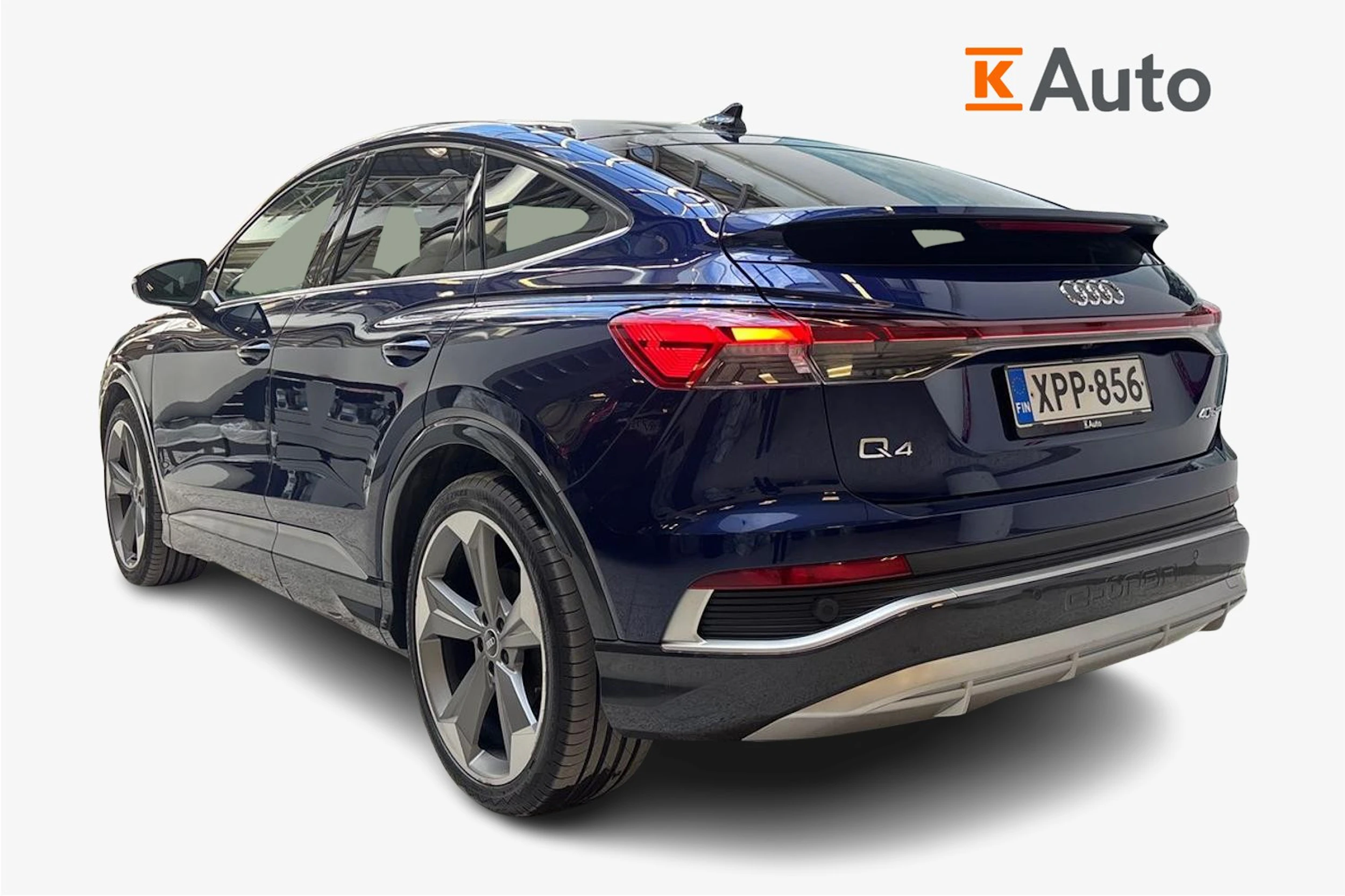 Sininen Audi Q4 e-tron 2022 kuva 3.