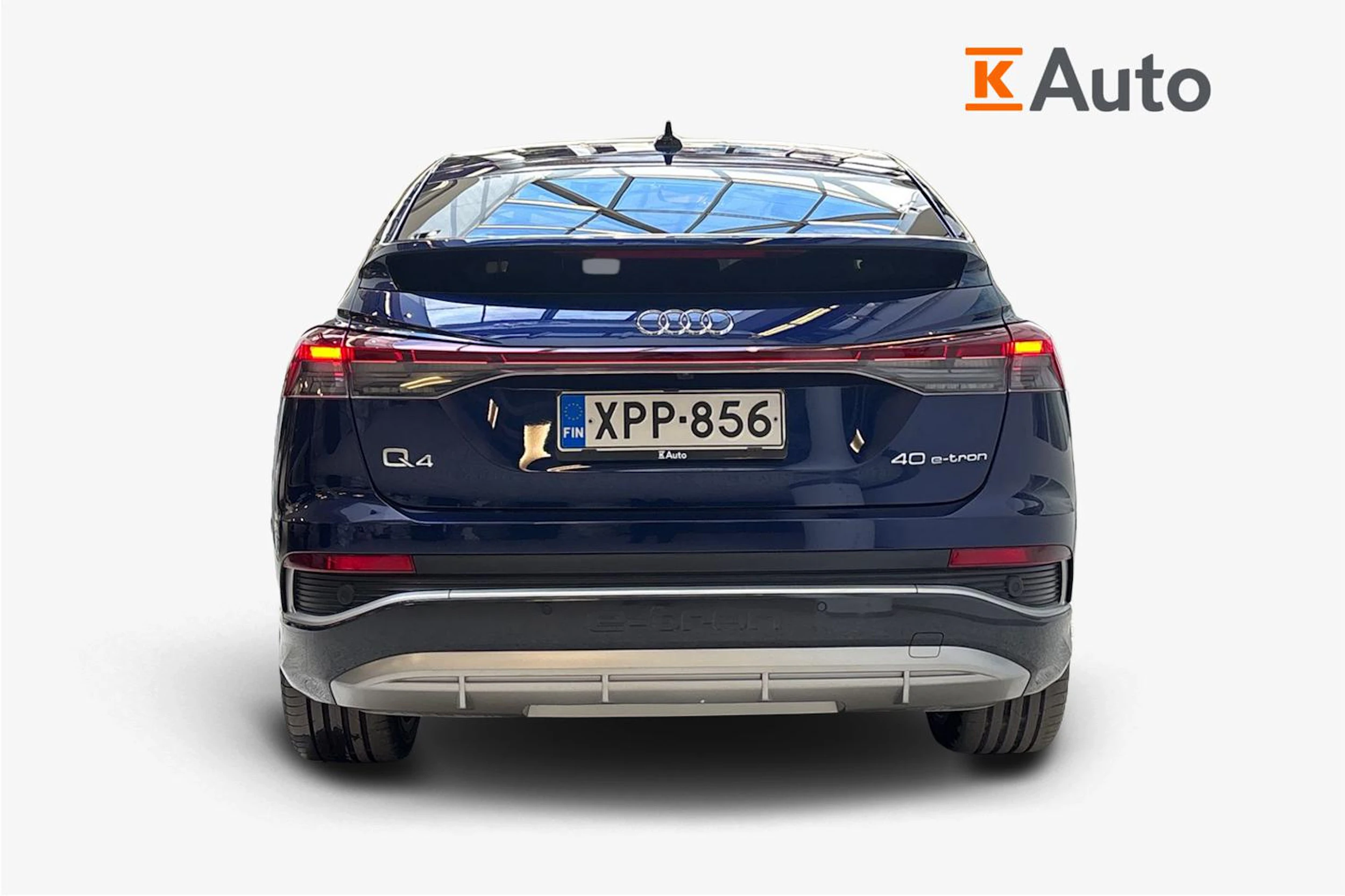 Sininen Audi Q4 e-tron 2022 kuva 4.