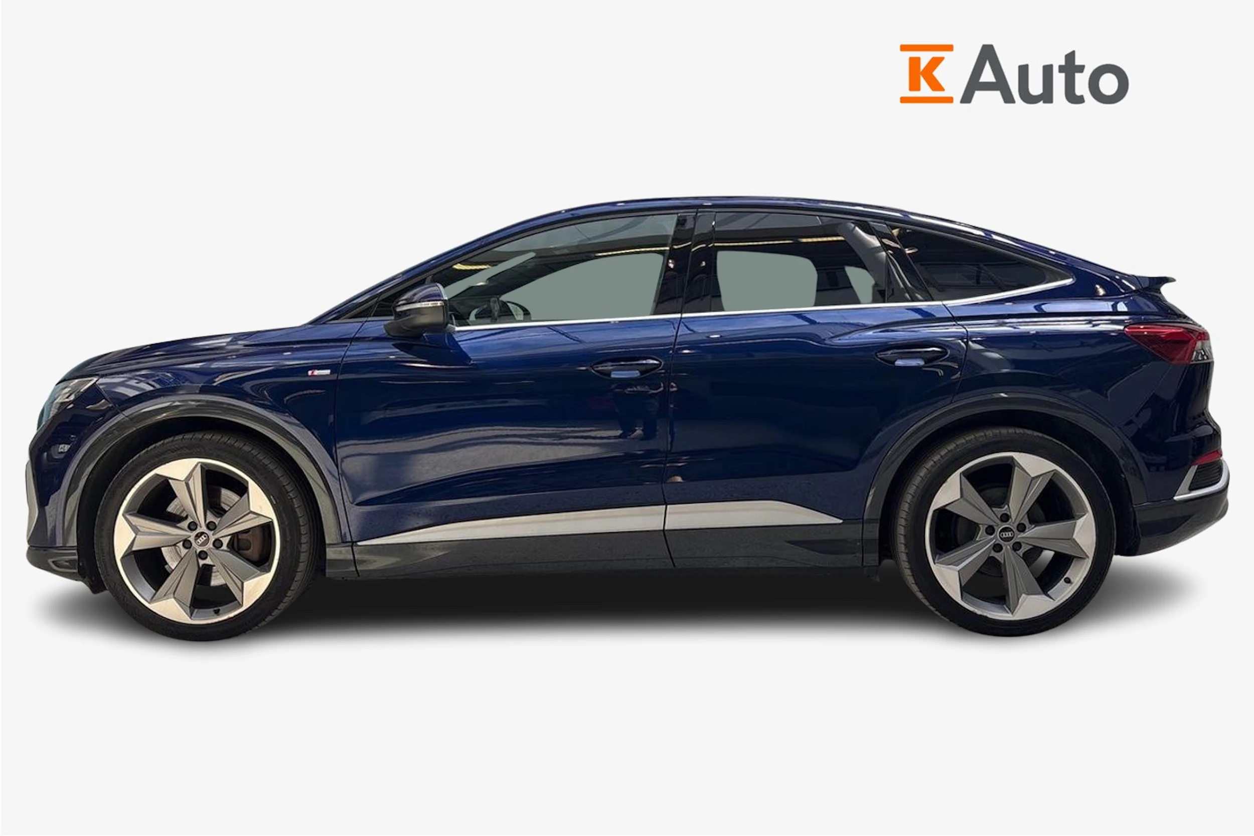 Sininen Audi Q4 e-tron 2022 kuva 7.