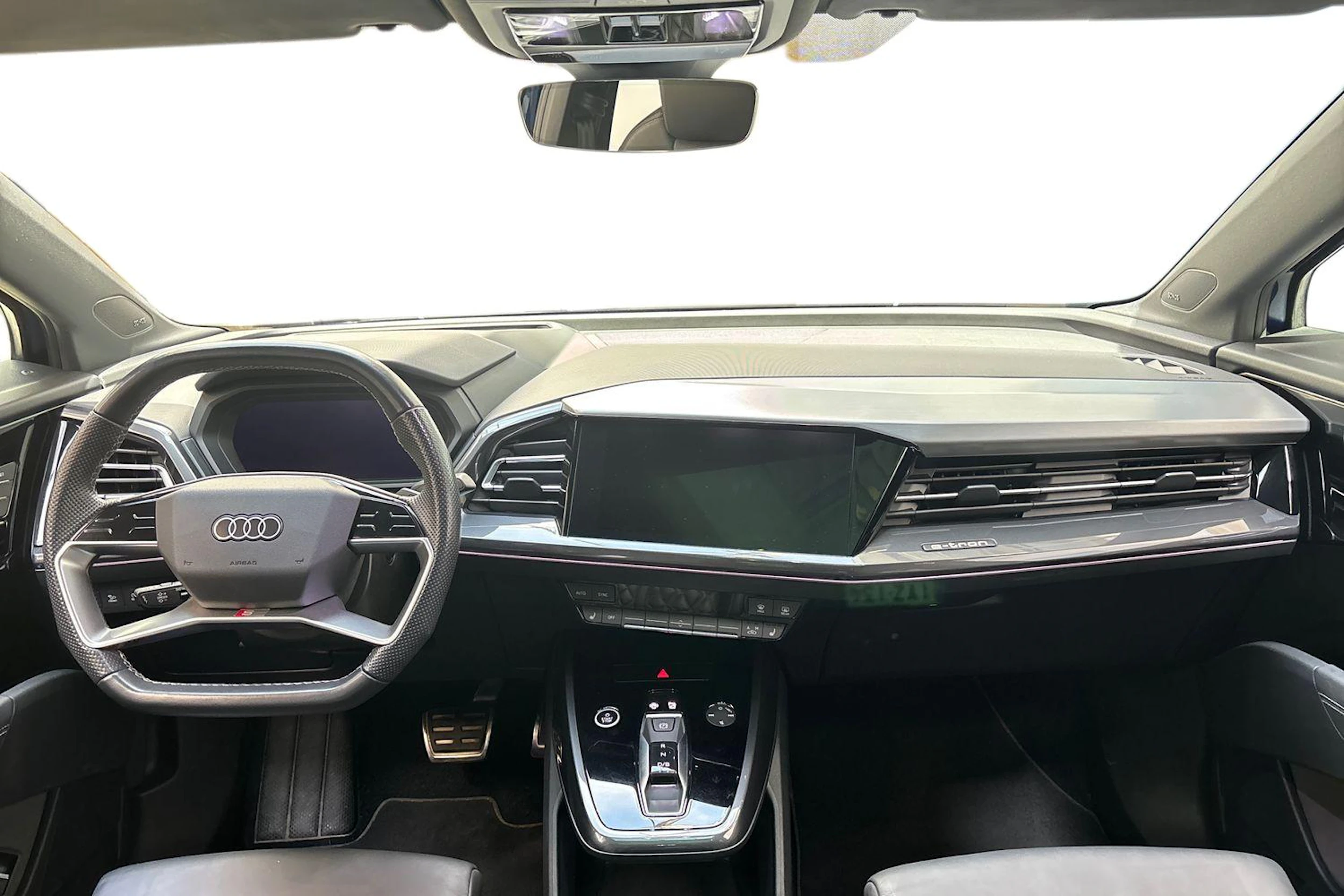 Sininen Audi Q4 e-tron 2022 kuva 9.