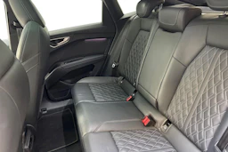 Sininen Audi Q4 e-tron 2022 kuva 11.