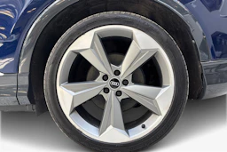 Sininen Audi Q4 e-tron 2022 kuva 12.