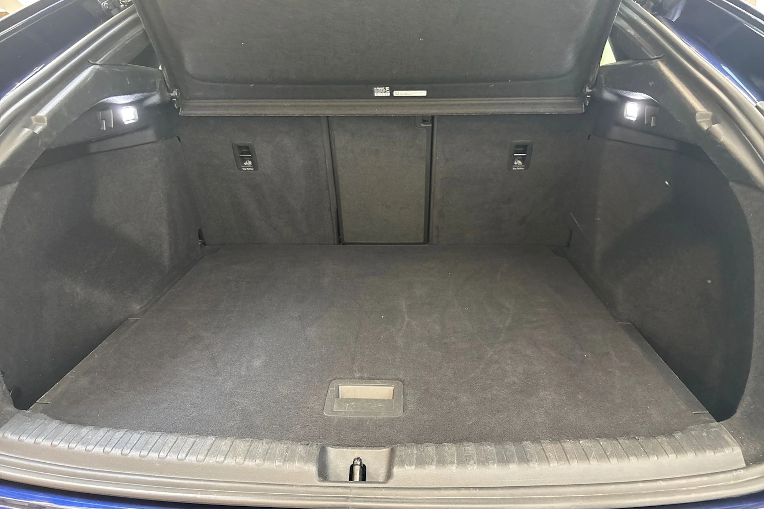 Sininen Audi Q4 e-tron 2022 kuva 15.