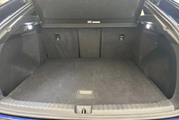 Sininen Audi Q4 e-tron 2022 kuva 15.