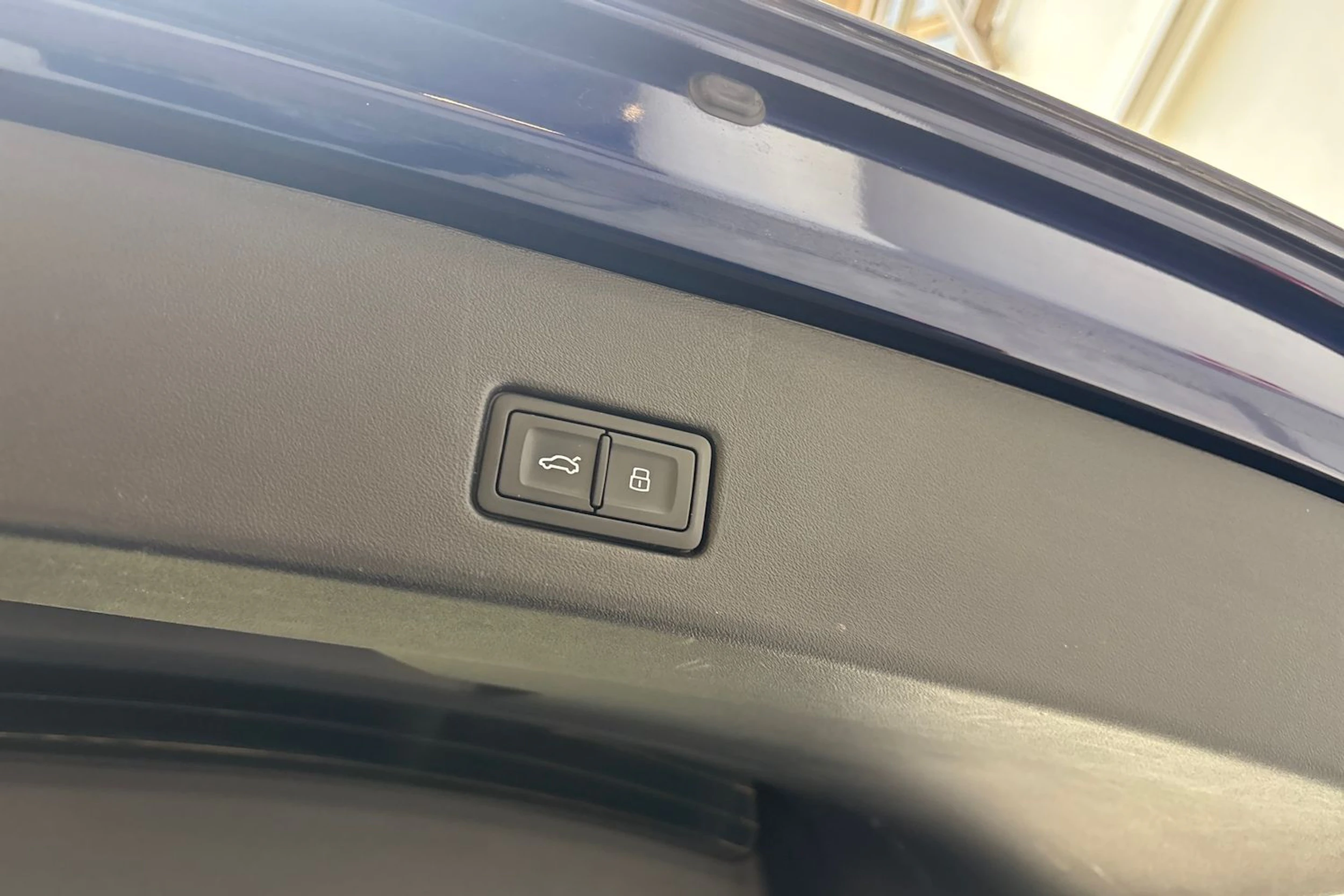 Sininen Audi Q4 e-tron 2022 kuva 16.