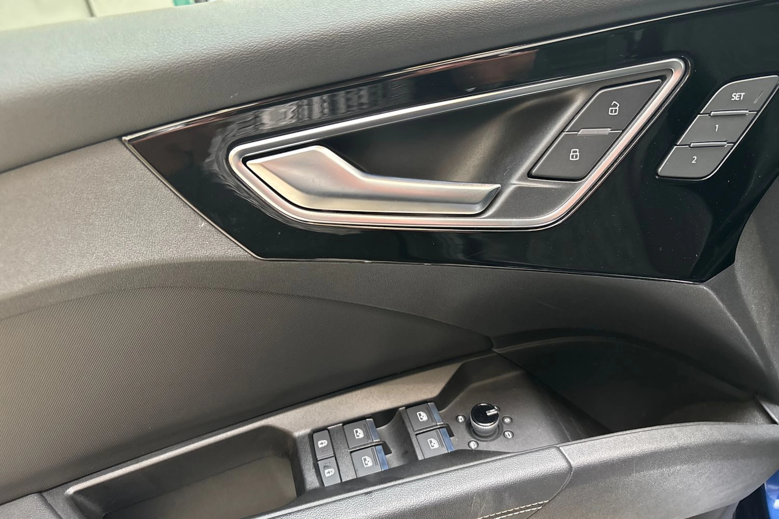Sininen Audi Q4 e-tron 2022 kuva 22.