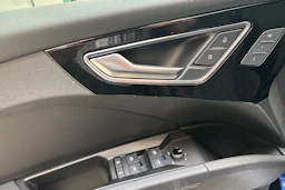 Sininen Audi Q4 e-tron 2022 kuva 22.