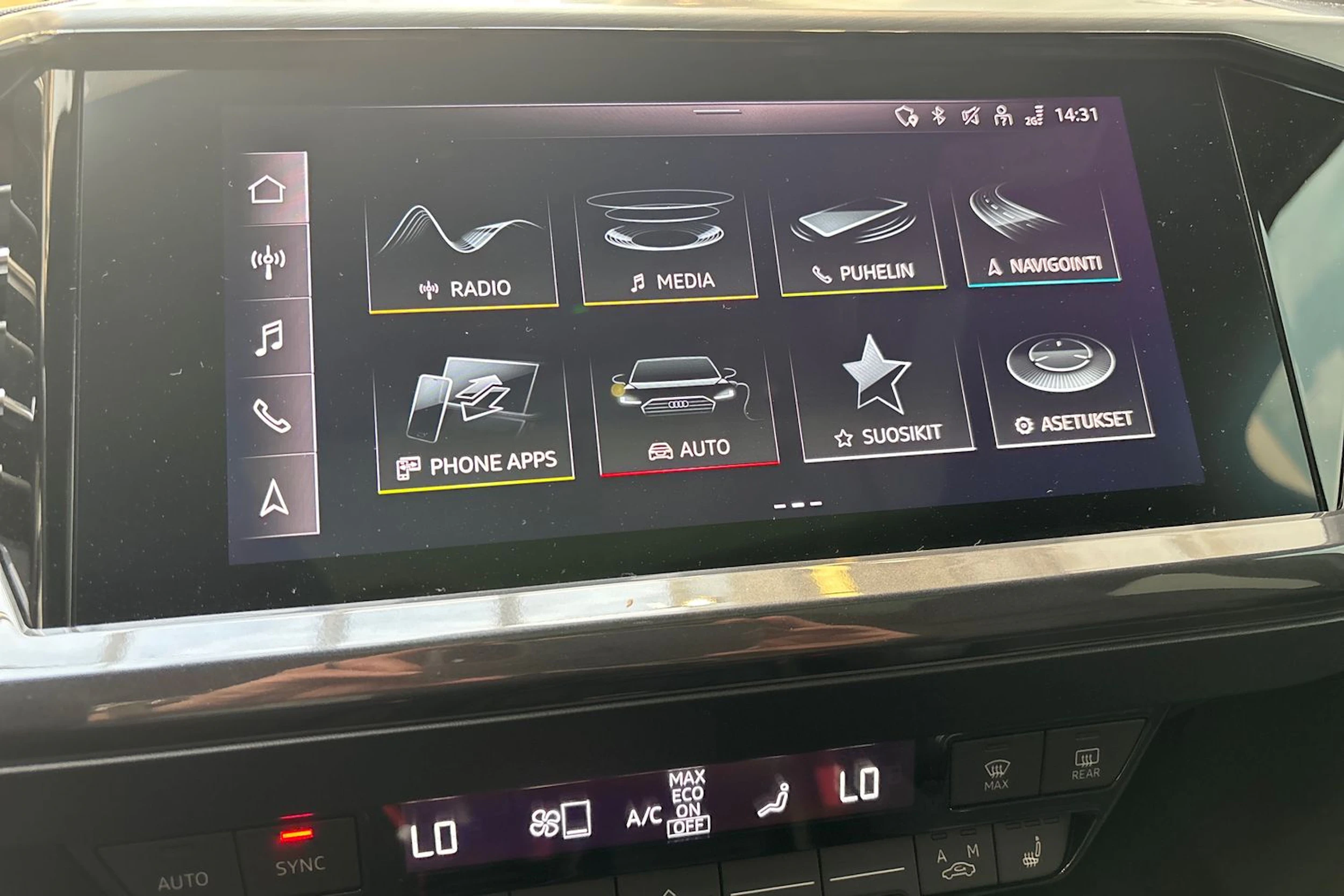 Sininen Audi Q4 e-tron 2022 kuva 28.