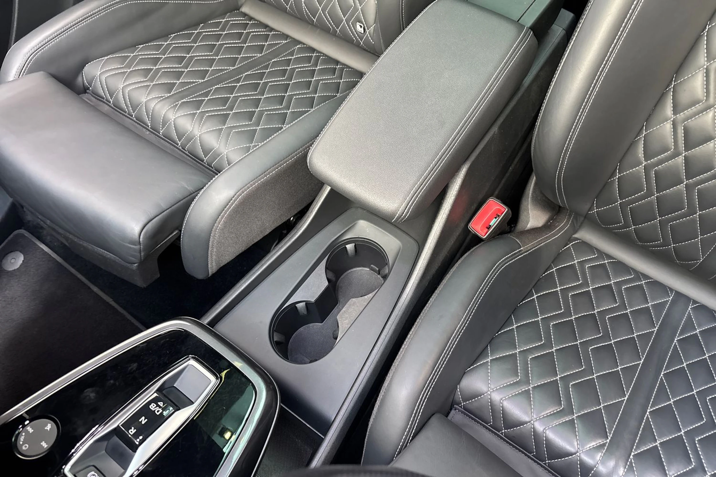 Sininen Audi Q4 e-tron 2022 kuva 33.