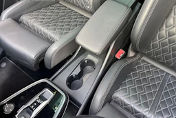 Sininen Audi Q4 e-tron 2022 kuva 33.