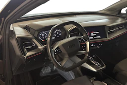 musta Audi Q4 e-tron 2022 kuva 3.