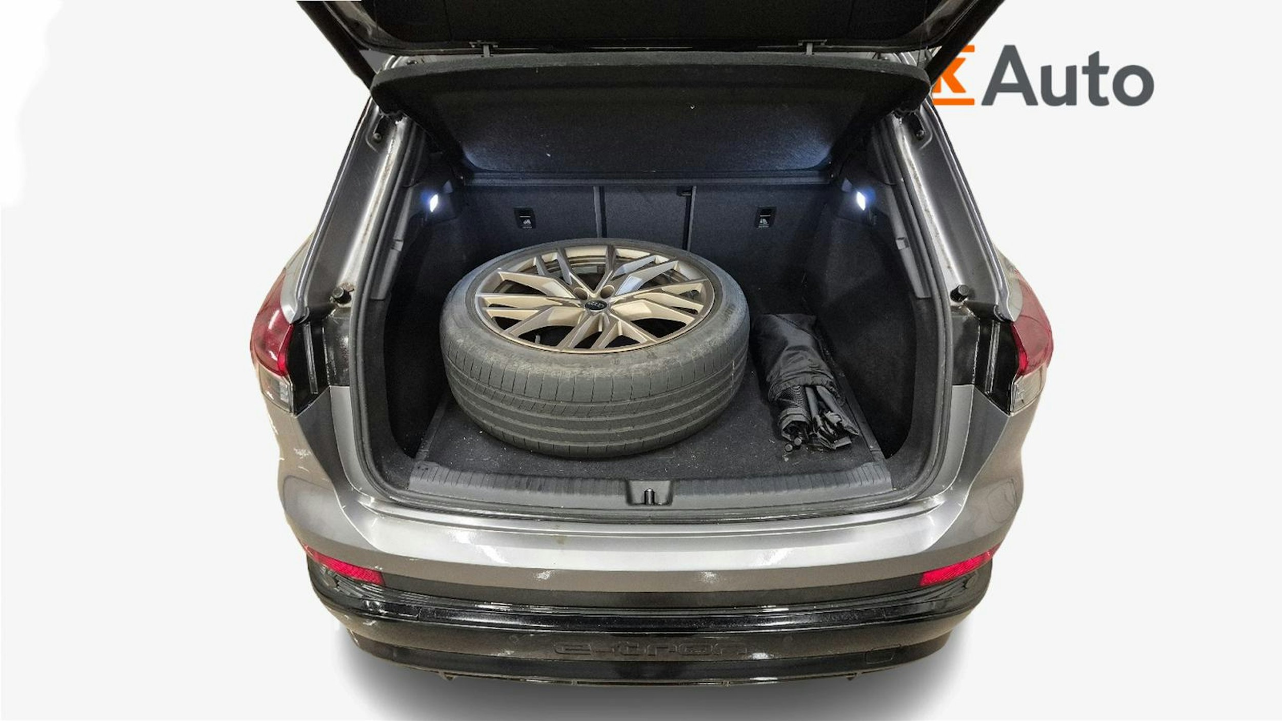 met. harmaa Audi Q4 e-tron 2022 kuva 6.