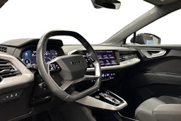 musta Audi Q4 e-tron 2022 kuva 3.