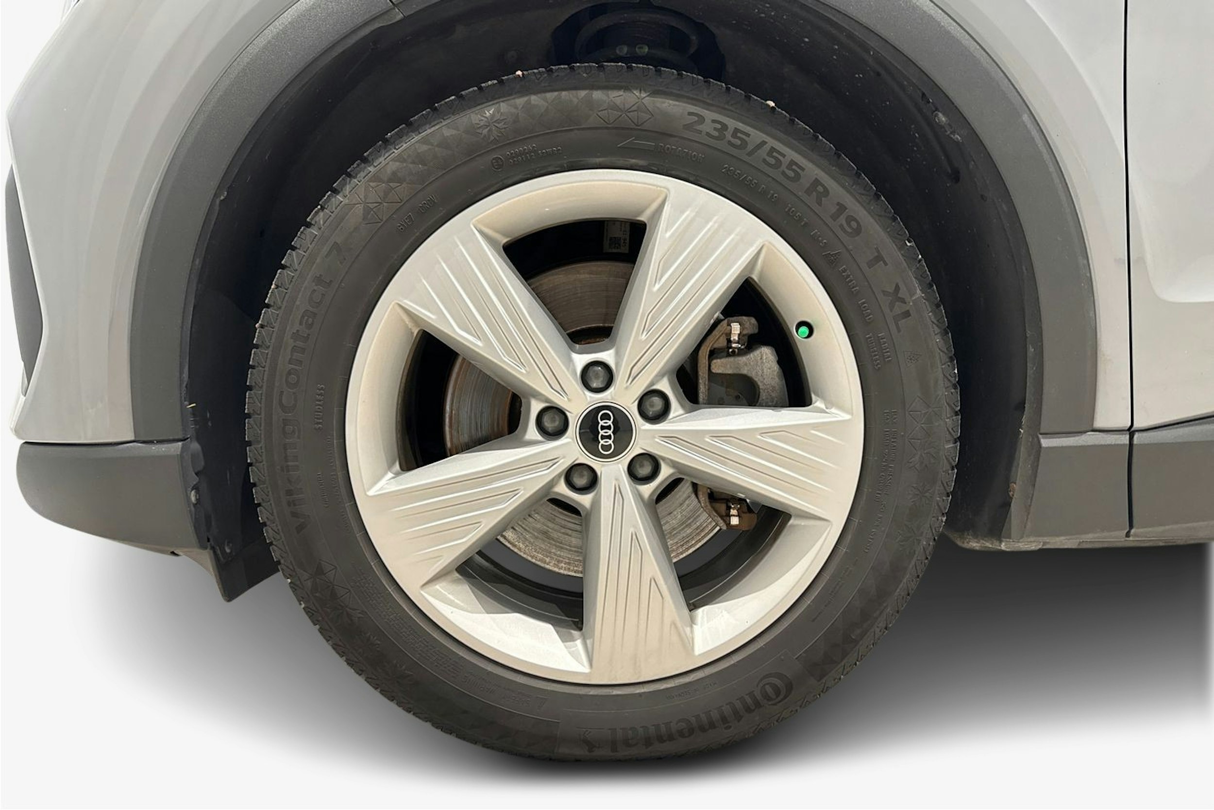 harmaa Audi Q4 e-tron 2022 kuva 11.