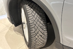 harmaa Audi Q4 e-tron 2022 kuva 13.