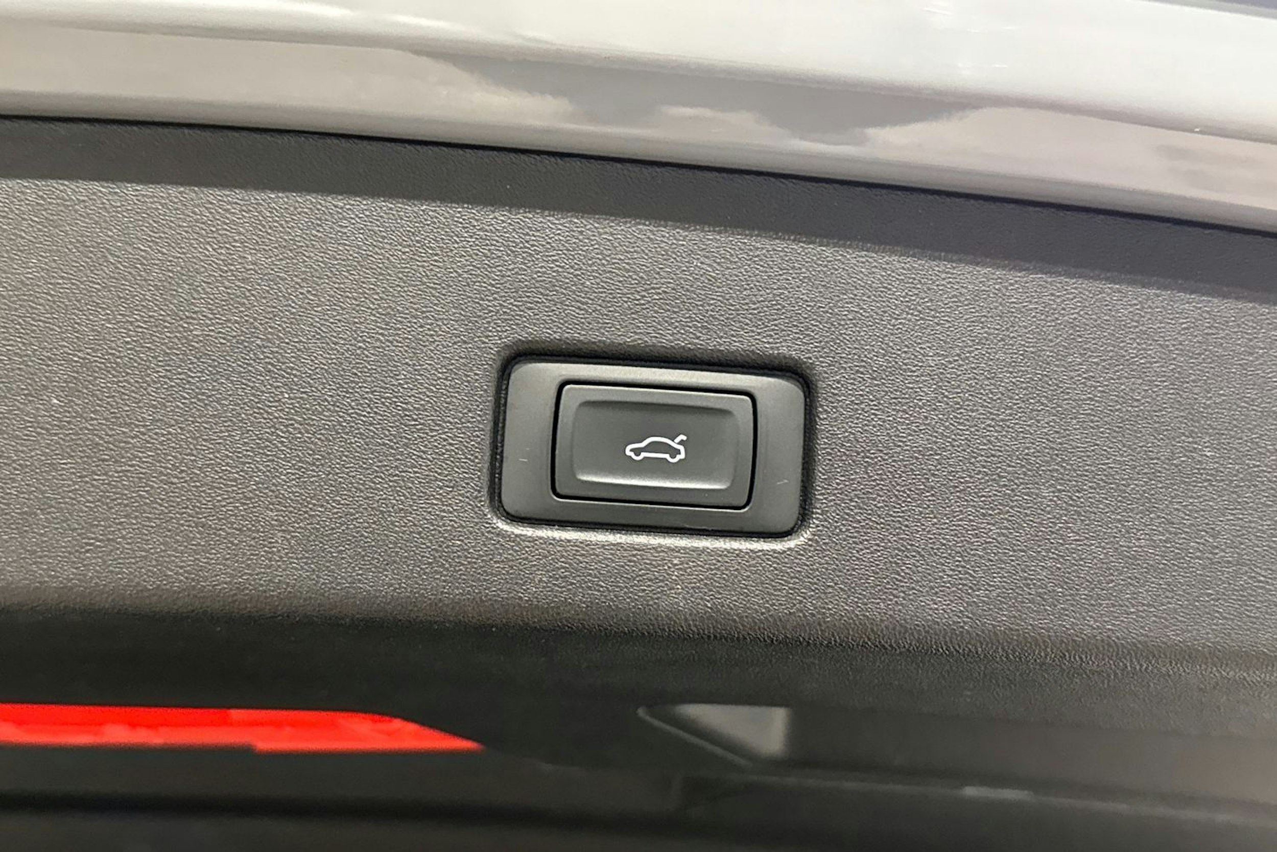 harmaa Audi Q4 e-tron 2022 kuva 16.