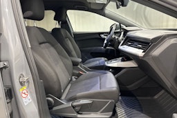 harmaa Audi Q4 e-tron 2022 kuva 18.
