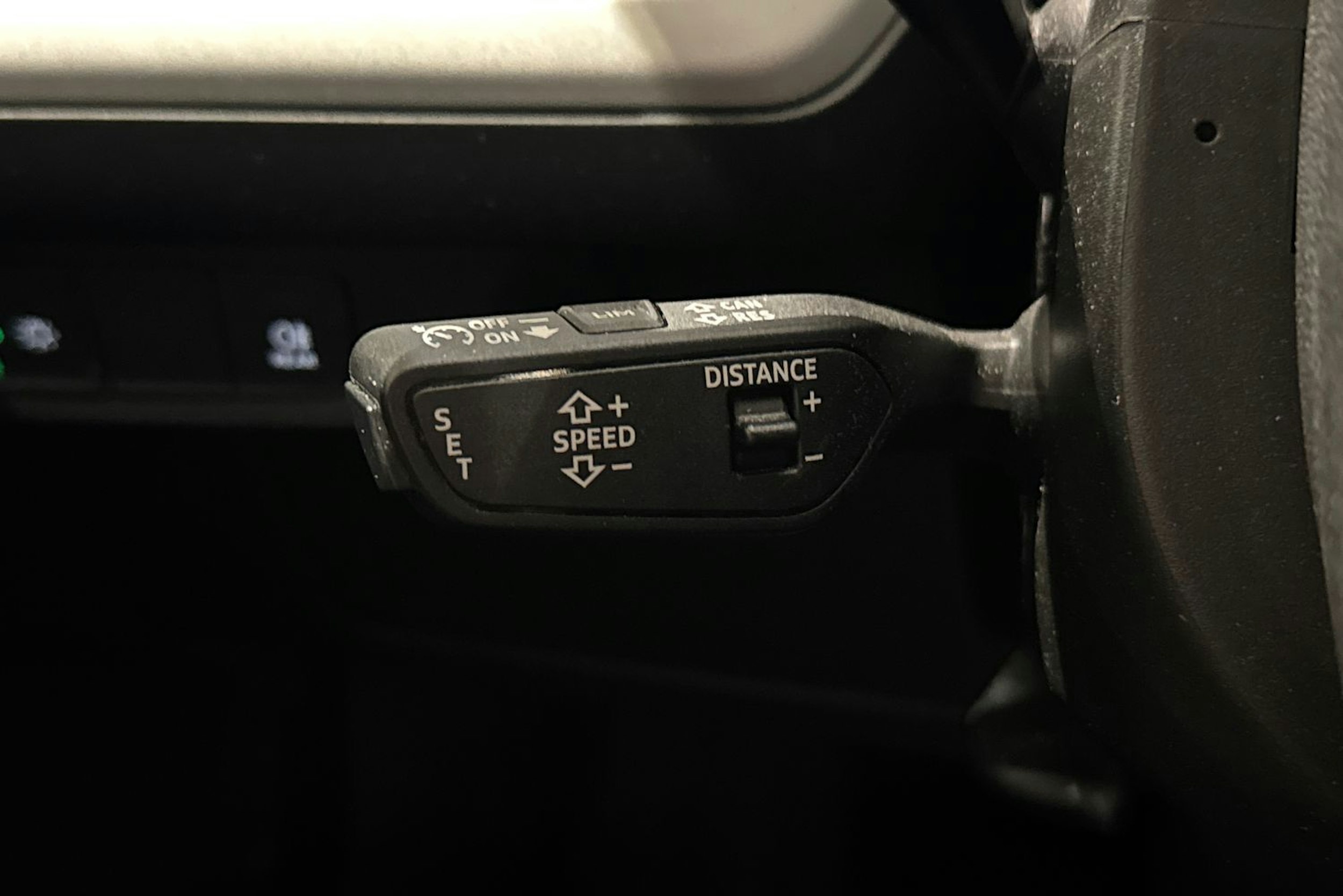 harmaa Audi Q4 e-tron 2022 kuva 20.