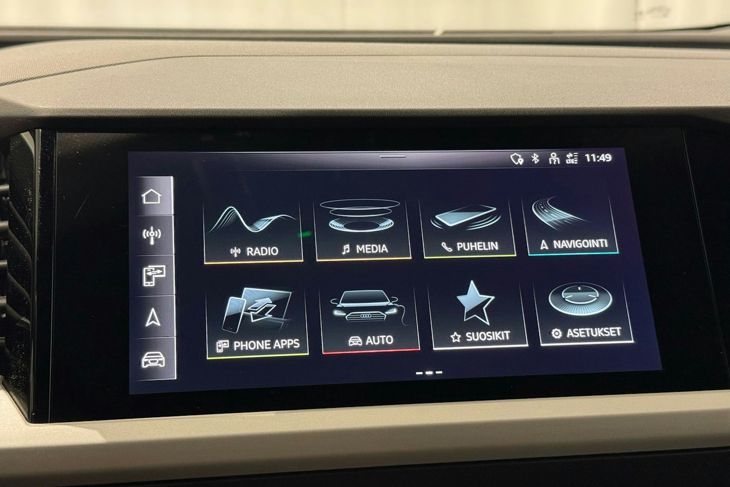 harmaa Audi Q4 e-tron 2022 kuva 21.