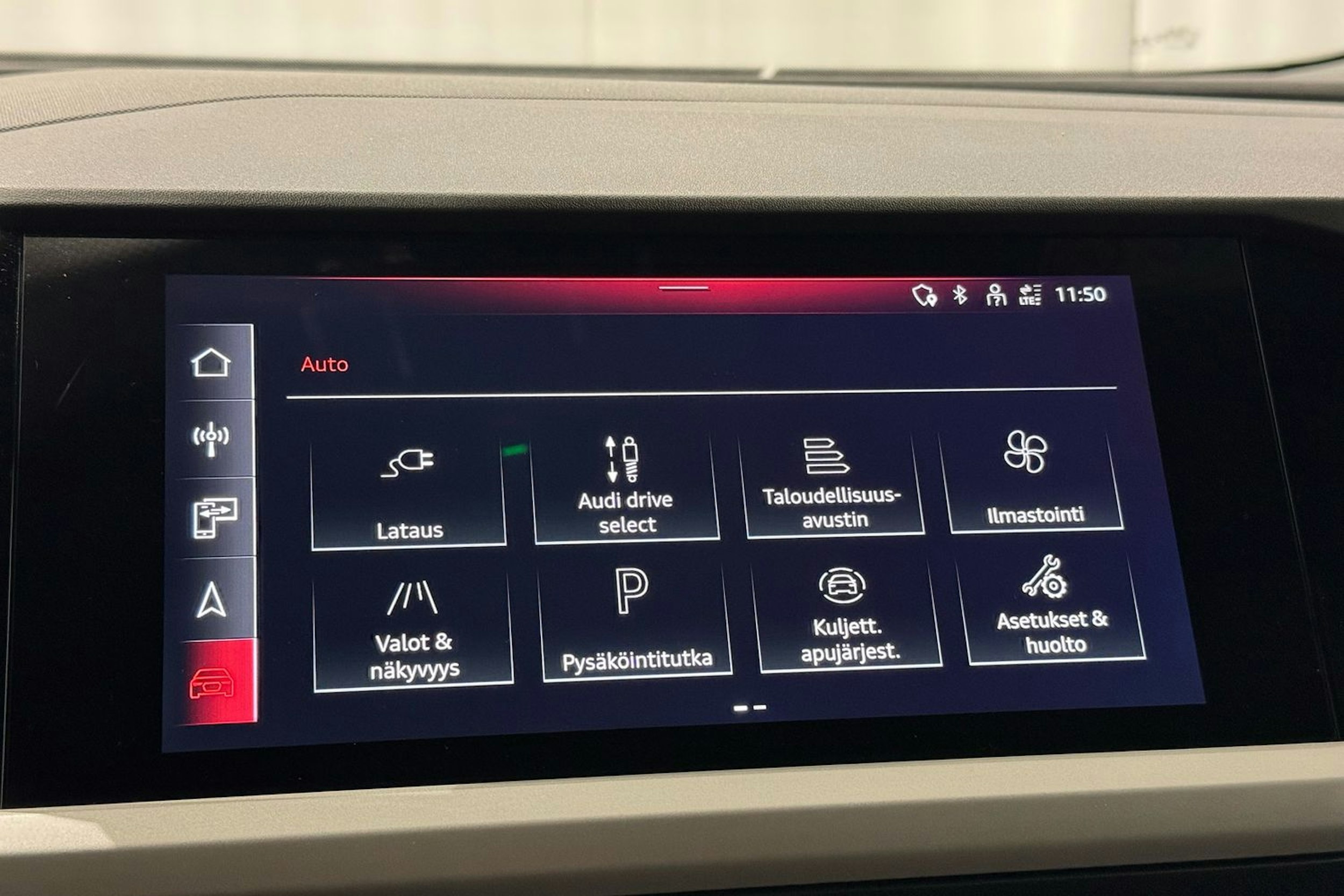 harmaa Audi Q4 e-tron 2022 kuva 25.