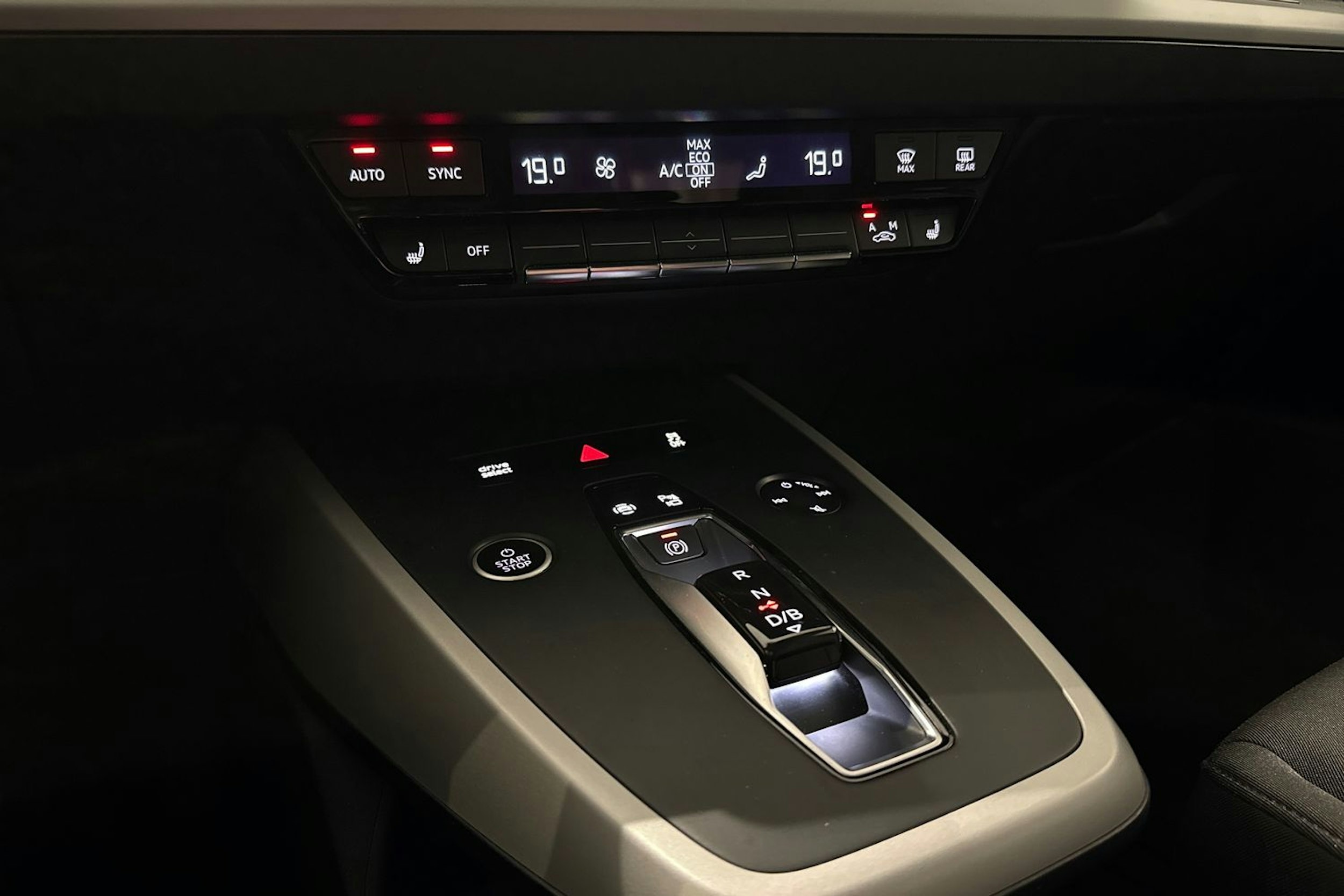 harmaa Audi Q4 e-tron 2022 kuva 30.