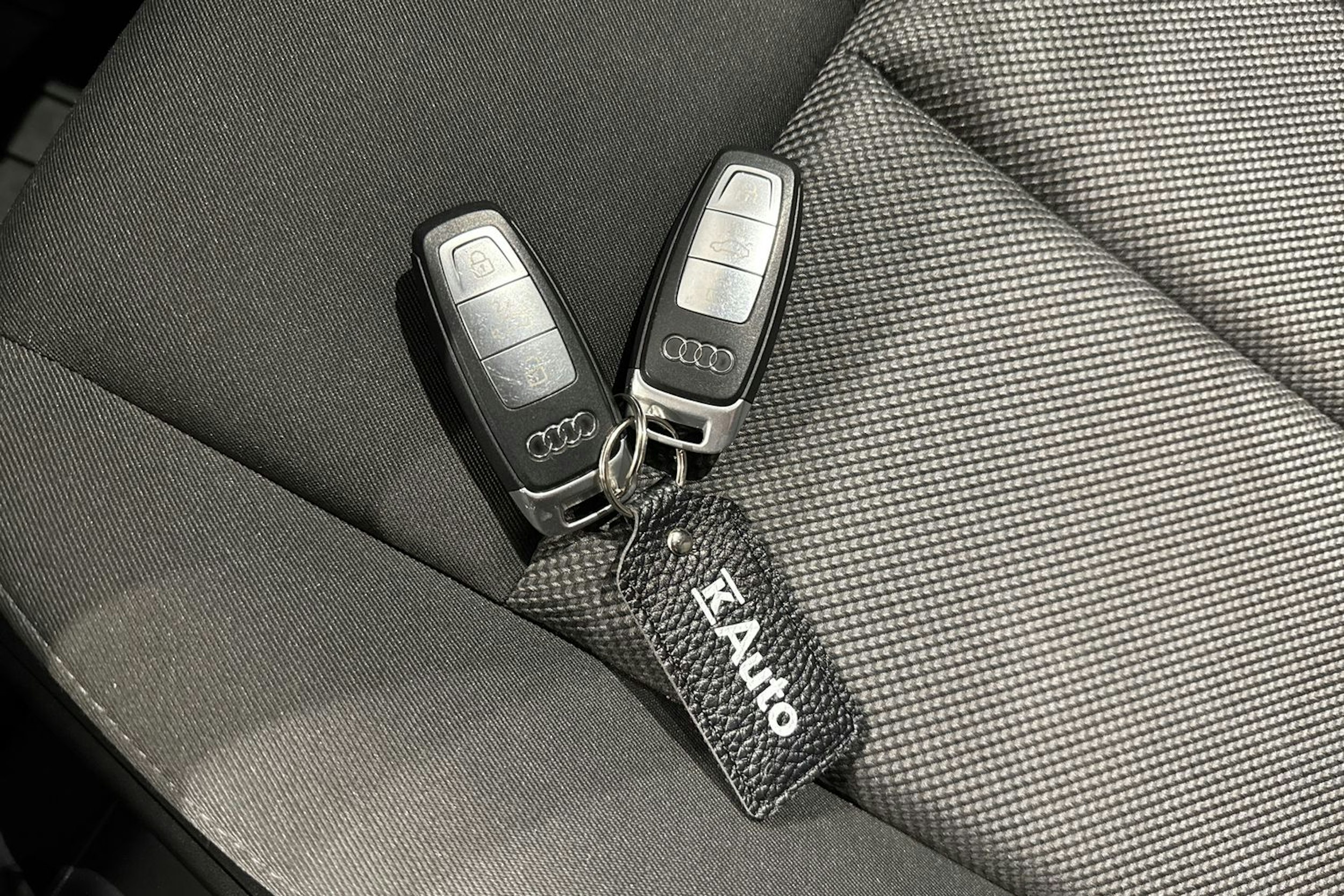 harmaa Audi Q4 e-tron 2022 kuva 31.