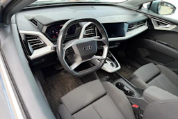 sininen Audi Q4 e-tron 2022 kuva 3.