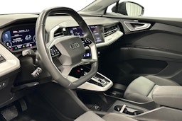 musta Audi Q4 e-tron 2022 kuva 7.