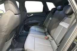 musta Audi Q4 e-tron 2022 kuva 10.