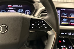 musta Audi Q4 e-tron 2022 kuva 15.