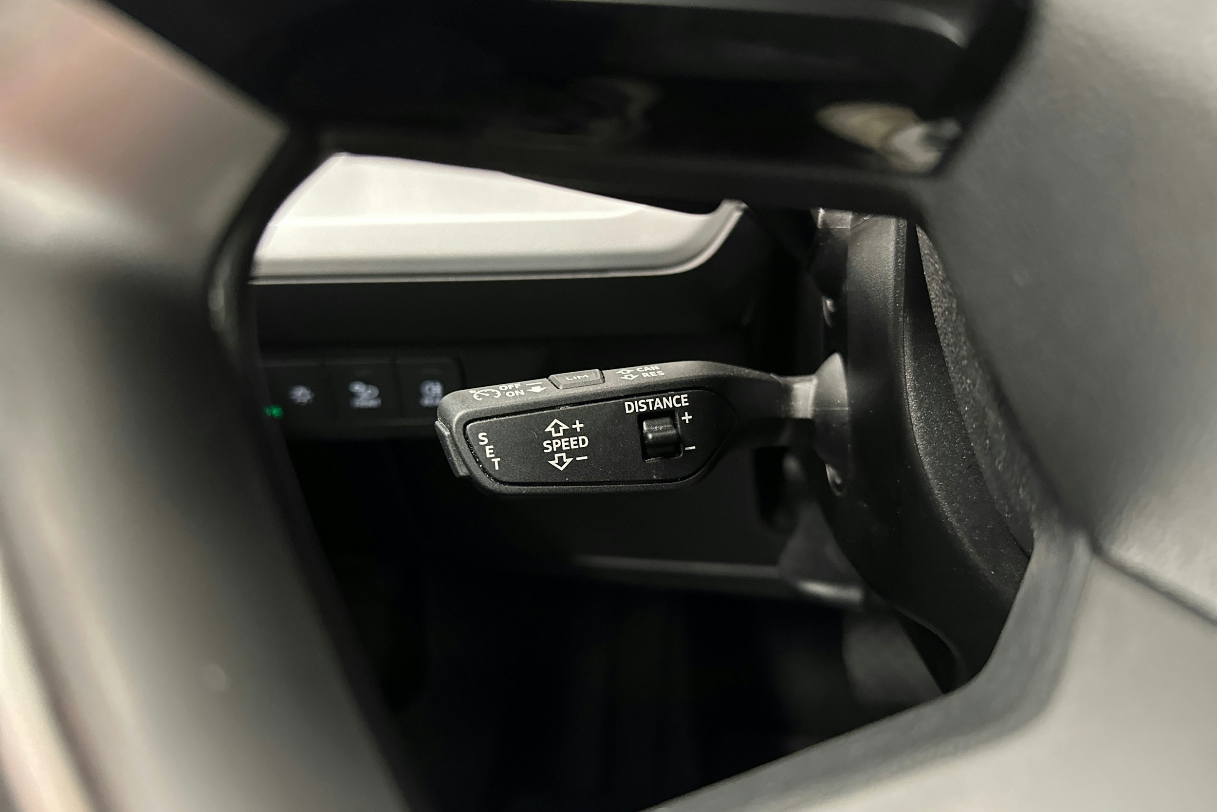 musta Audi Q4 e-tron 2022 kuva 16.