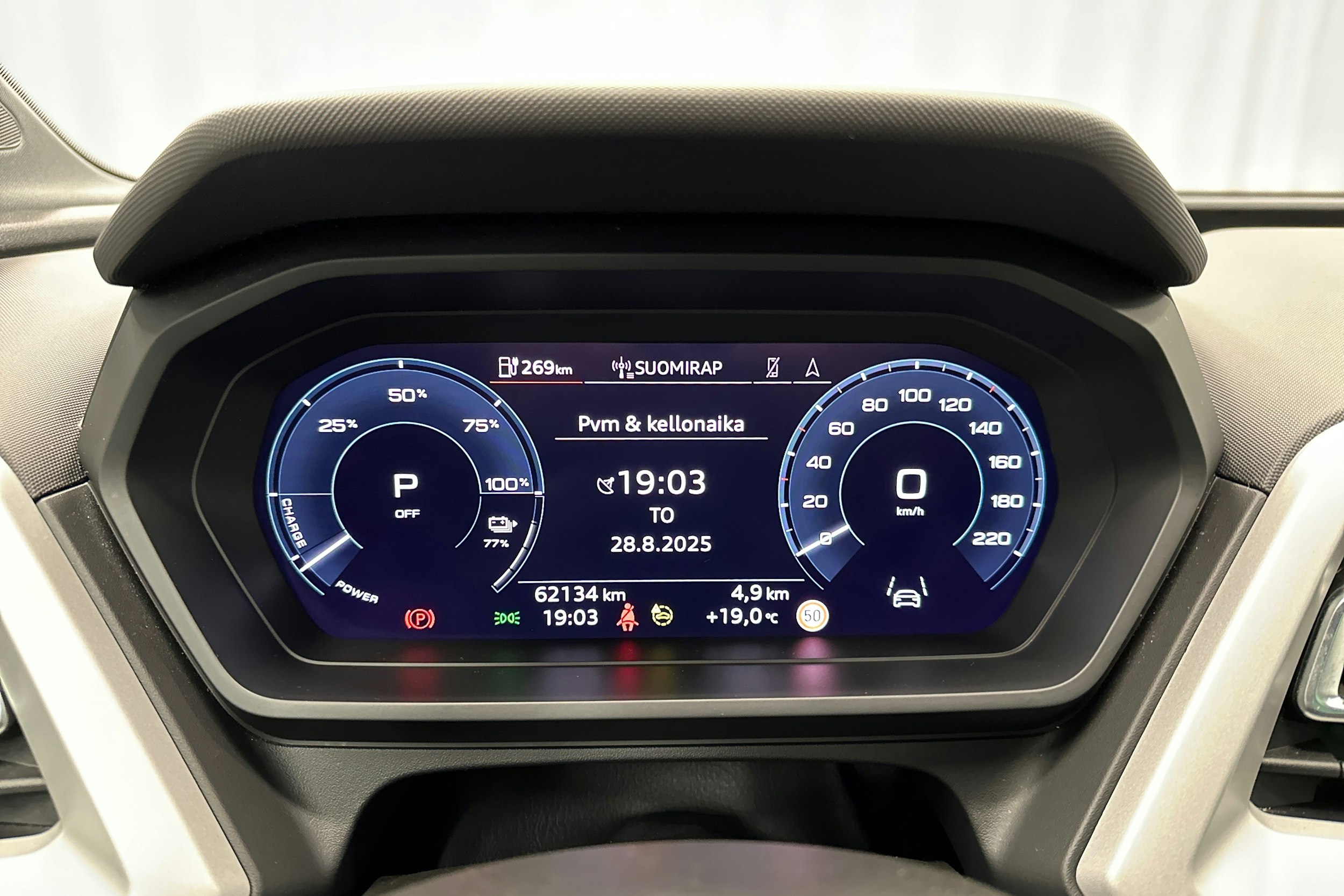 musta Audi Q4 e-tron 2022 kuva 17.