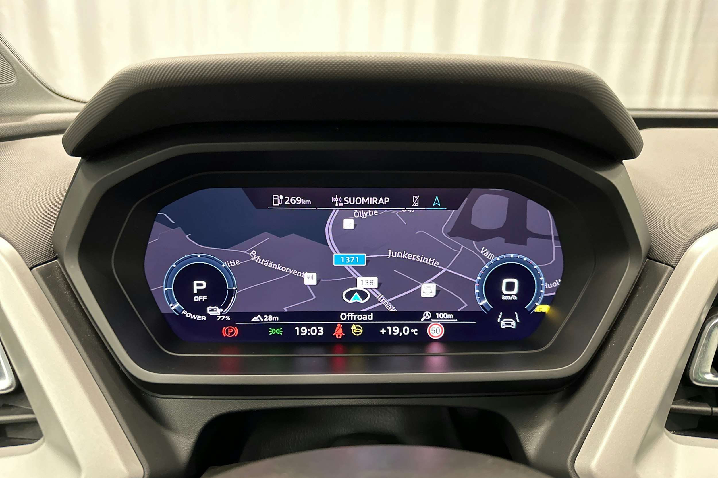 musta Audi Q4 e-tron 2022 kuva 18.