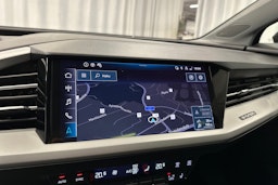 musta Audi Q4 e-tron 2022 kuva 21.