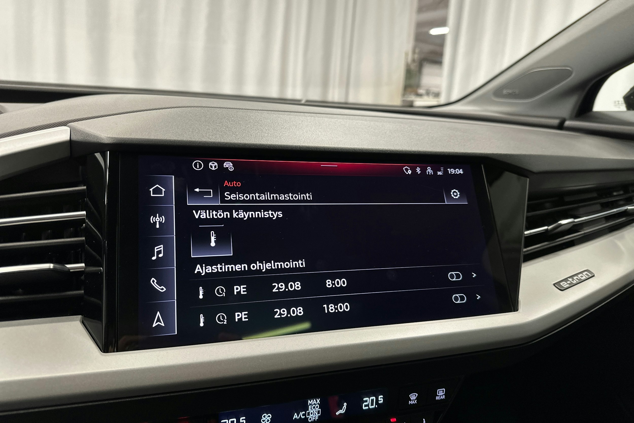 musta Audi Q4 e-tron 2022 kuva 23.