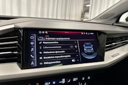 musta Audi Q4 e-tron 2022 kuva 24.