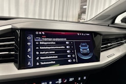 musta Audi Q4 e-tron 2022 kuva 25.