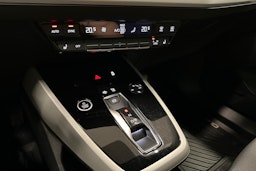 musta Audi Q4 e-tron 2022 kuva 26.