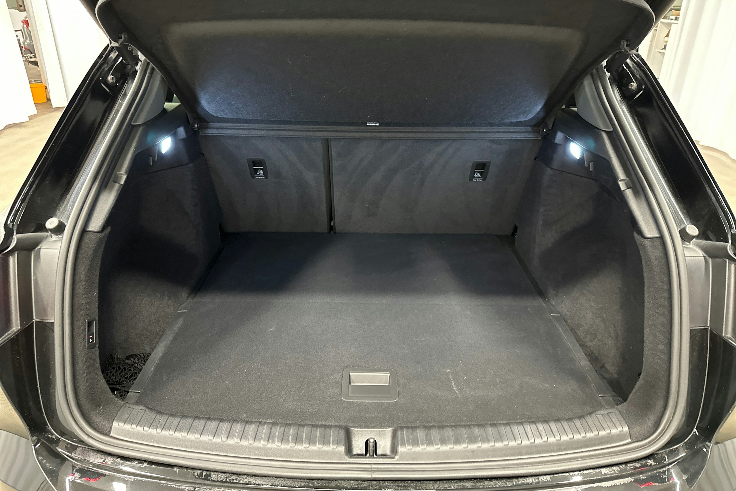musta Audi Q4 e-tron 2022 kuva 30.
