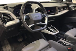 harmaa Audi Q4 e-tron 2022 kuva 3.