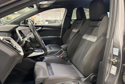 harmaa Audi Q4 e-tron 2022 kuva 4.