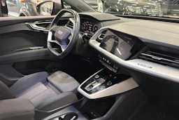 harmaa Audi Q4 e-tron 2022 kuva 6.